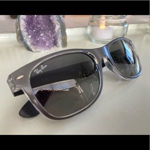 Ray-Ban New Wayfarer sunglasses: Gunmetal Gray with gray gradient